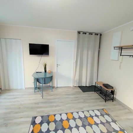 Lovely Flat Nearby Paris Fully Redone With Free Parking On Premises And Balcony Clichy Bagian luar foto
